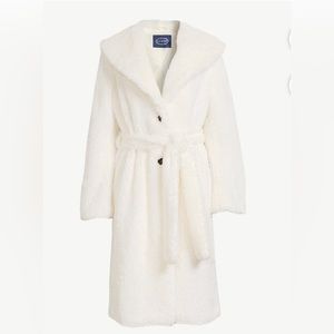 Show stopping! Gorgeous white faux fur jacket with shawl collar!